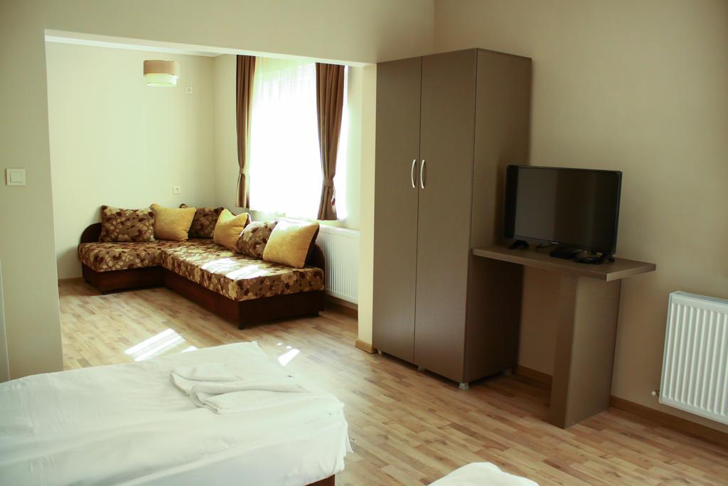 Guest House Central Кирджалі Екстер'єр фото